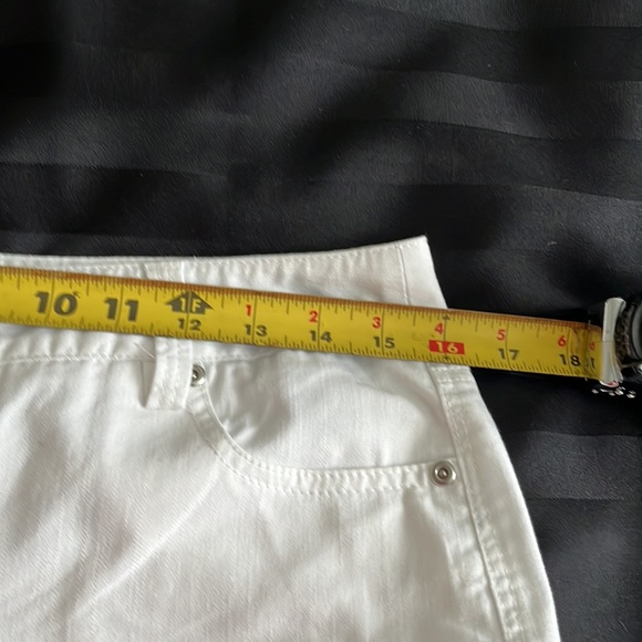 Larry Levine Petite White Capri Pant. Size 10P - Picture 11 of 11